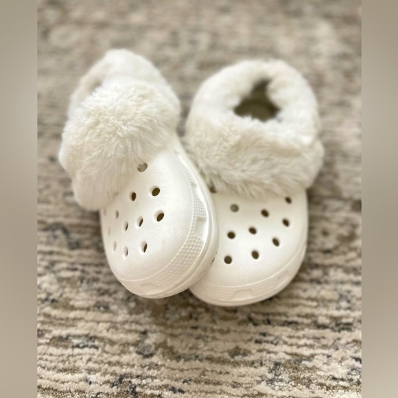 CROCS Shoes - Crocs Classic Wholly Mammoth Clogs White Women Size 8 Fluffy Cozy Comfort‎ Shoes